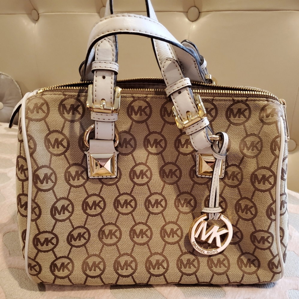 Michael Kors Monogram Sachtel